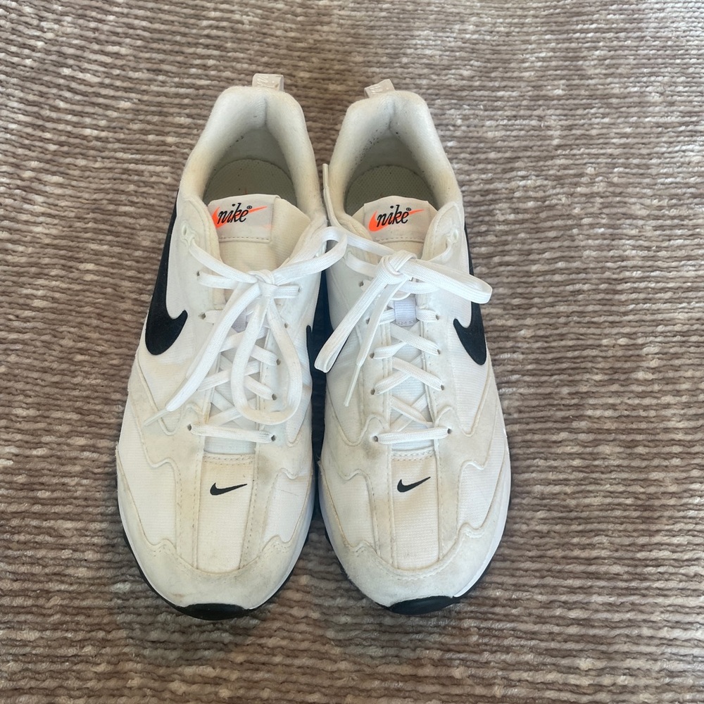 Womens nike air max dawn size 9